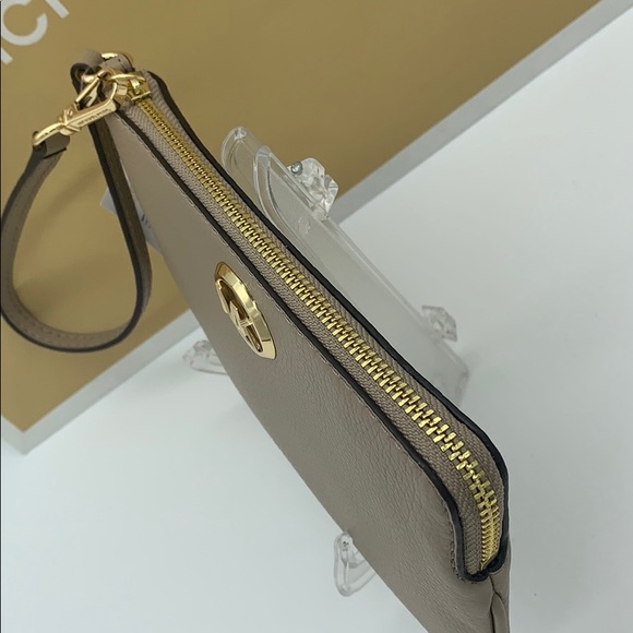 MICHAEL KORS FULTON LG TZ WRISTLET LEATHER TRUFFLE - Picture 2 of 16